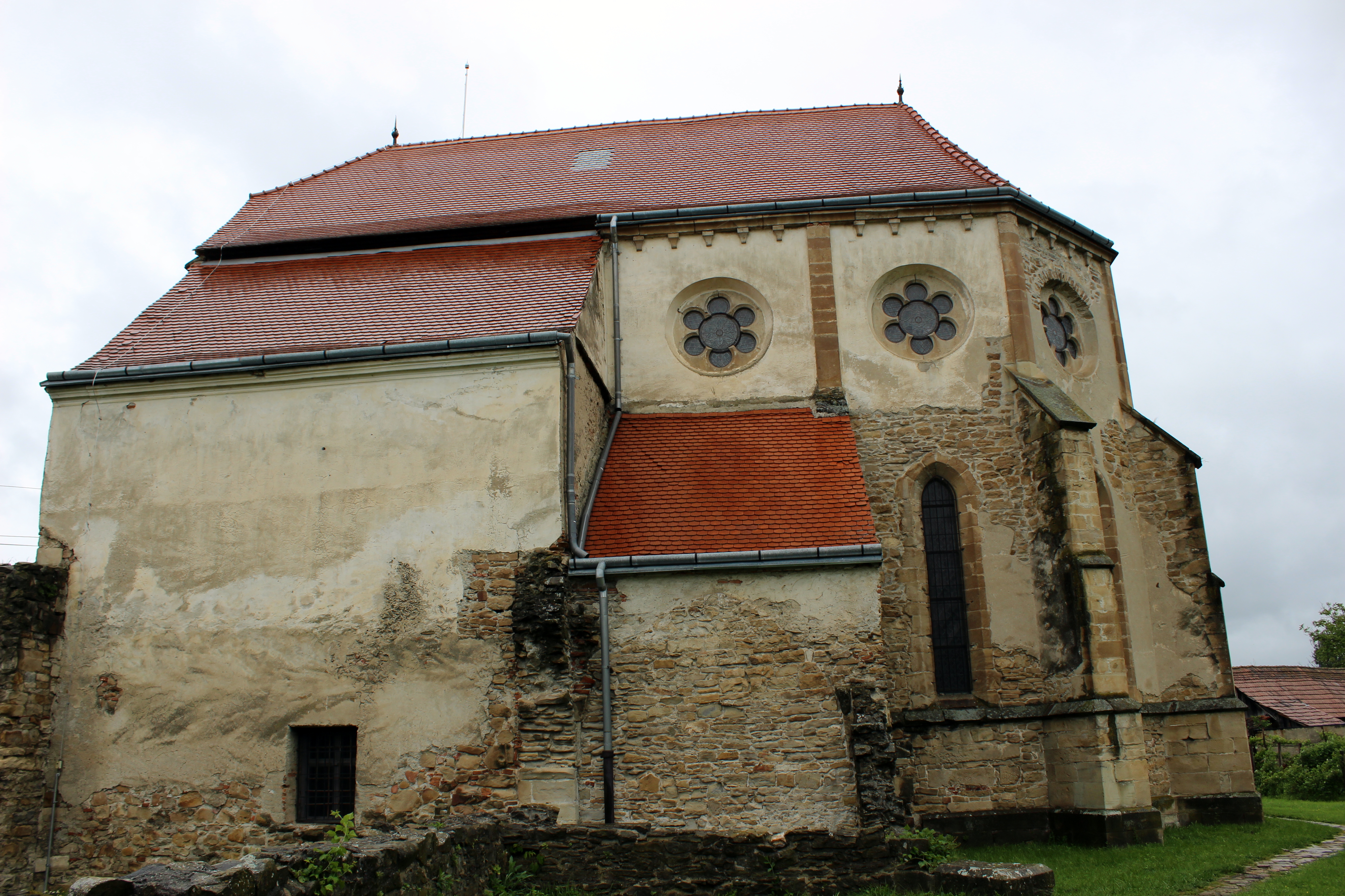 Complain Beyond bucket Abația Cisterciană de la Cârța-Sibiu, locul unde timpul pare că s-a oprit!  Este unica biserică de acest fel din România